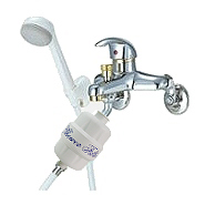 PurePro PRO6000 KDF zuhanyszűrő felszerelve 45°-os toldó alkalmazásával PurePro PRO6000 KDF zuhanyszűrő felszerelve toldóelem alkalmazásával